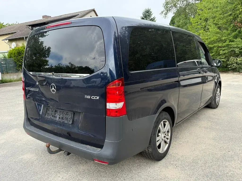 Gebraucht Mercedes Vito 163 PS (119 kW) 2018 Blau Van