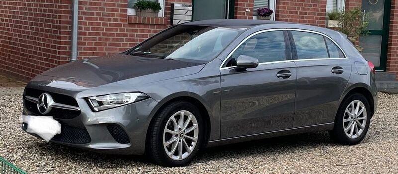 Grau Gebraucht 2018 Mercedes A180 Progressive Limousine | 18.500 € (Fairer Preis) - Bild 1/4