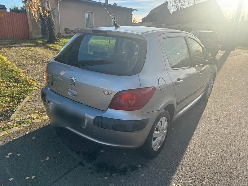 Gebraucht Peugeot 307 109 PS (80 kW) 2004 Silber Limousine