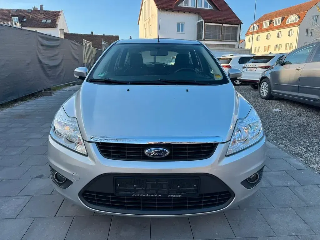 Używany Ford Focus Style 101 KM (74 kW) 2010 Srebrny Sedan/Limuzyna