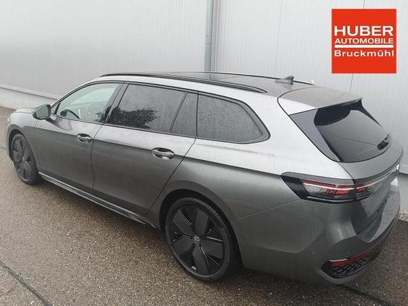 Neu VW Passat R-line 220 PS (161 kW) 2025 Diabasgrau metallic Kombi