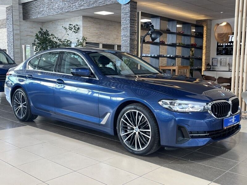 Blau phytonicblau metallic (metallic) Gebraucht 2021 BMW 530 Performance Limousine | 34.400 € (Guter Preis) - Bild 1/4