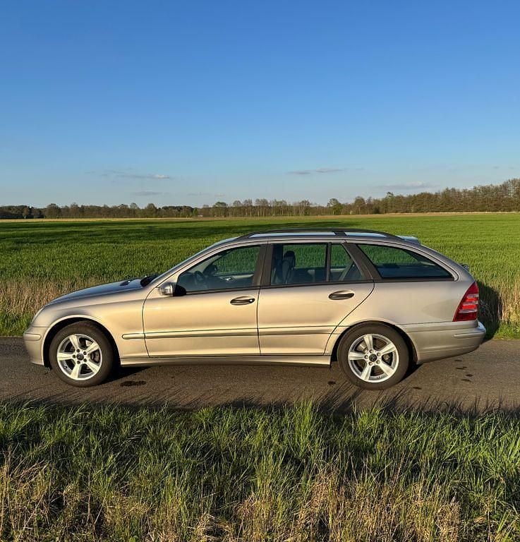 Gebraucht Mercedes C200 Classic 122 PS (89 kW) 2006 Silber Limousine
