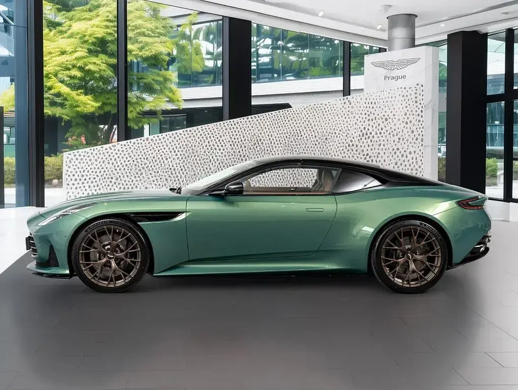 Neu Aston Martin DB12 680 PS (500 kW) 2026 Grün