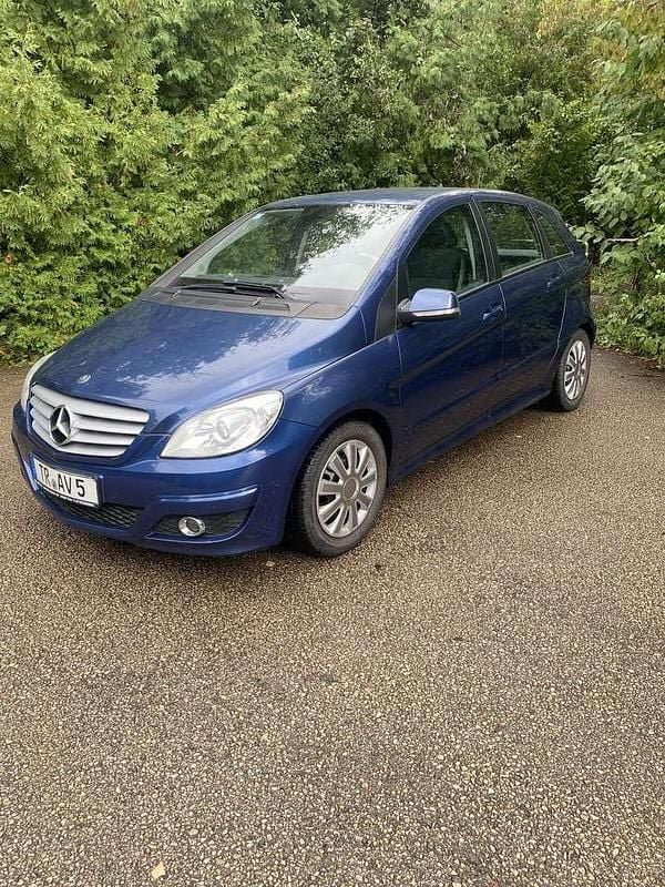 Blau Gebraucht 2010 Mercedes B200 Van / Kleinbus | 3.250 € (Guter Preis) - Bild 1/4