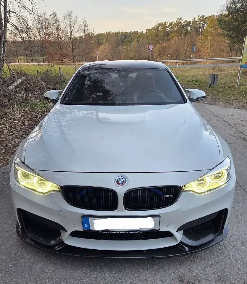 Używany BMW M4 M Performance 570 KM (419 kW) 2015 Biały Coupe