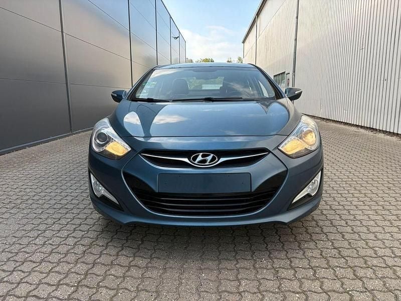 Gebraucht Hyundai i40 Style 178 PS (130 kW) 2012 Blau Limousine