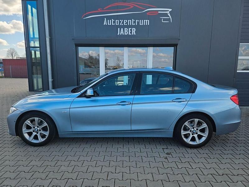 Gebraucht BMW 320 Comfort Edition 184 PS (135 kW) 2012 Blau Limousine