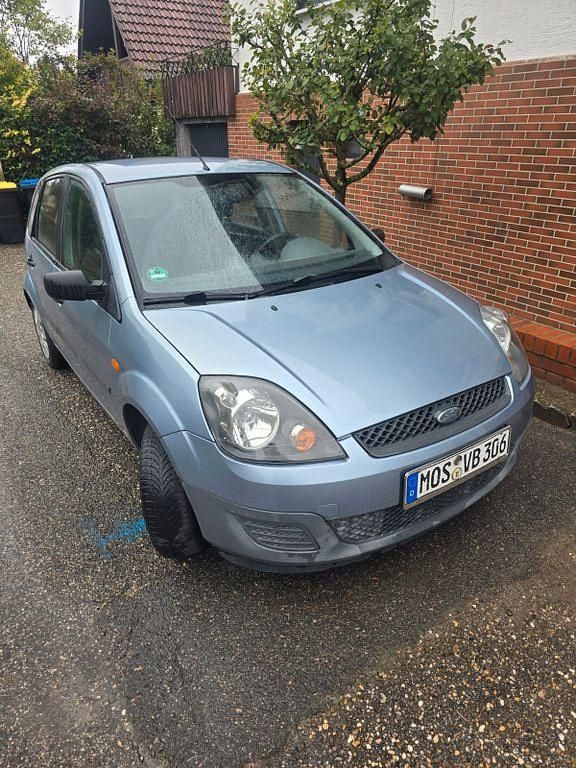 Blau Gebraucht 2006 Ford Fiesta Kleinwagen | 950 € (Fairer Preis) - Bild 1/4