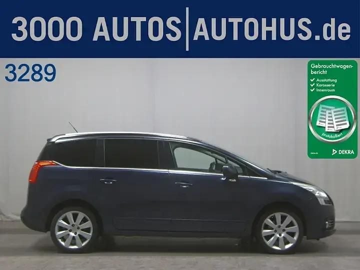 Weiß Gebraucht 2017 Peugeot 5008 Allure Van / Kleinbus | 20.470 € (Fairer Preis) - Bild 1/2