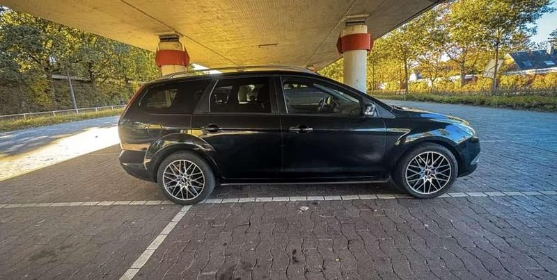 Gebraucht Ford Focus 101 PS (74 kW) 2010 Kombi
