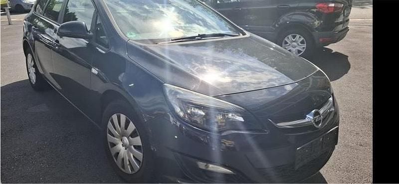 Schwarz Gebraucht 2012 Opel Astra Kombi | 2.699 € (Superpreis) - Bild 1/4