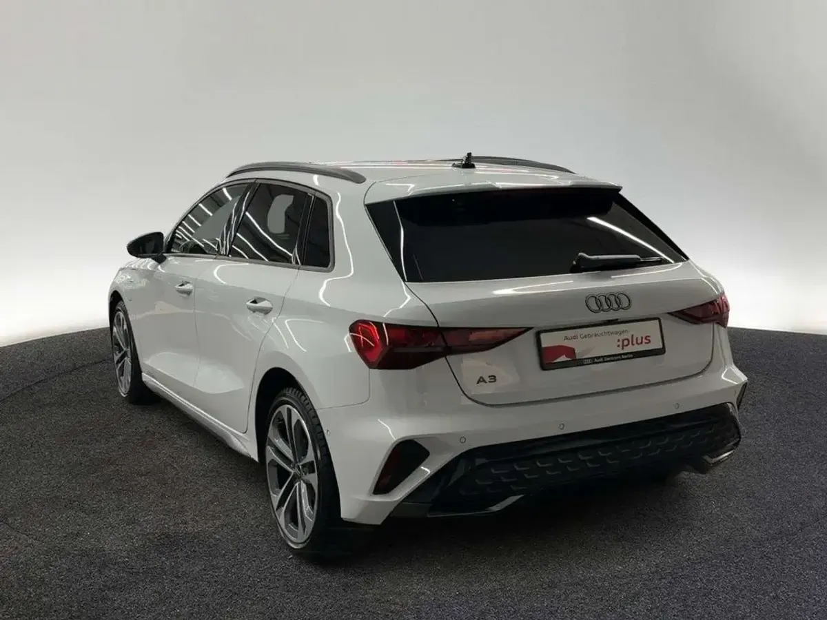 Gebraucht Audi A3 S-Line 204 PS (150 kW) 2025 Gletscherweiß metallic Limousine