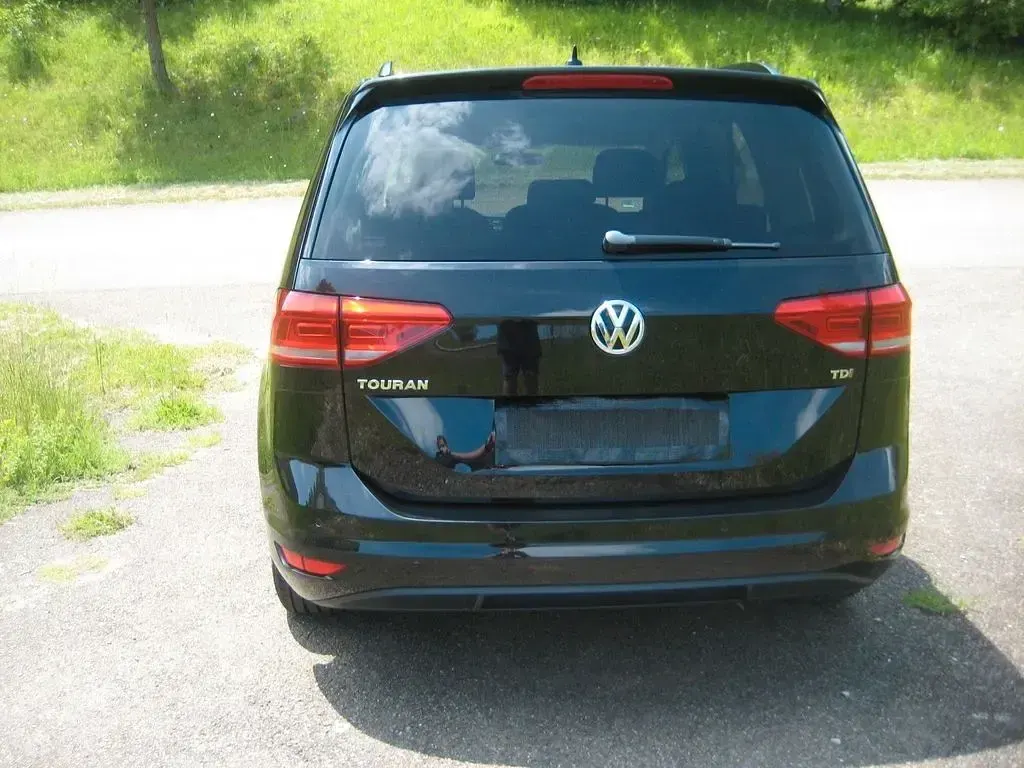 Gebraucht VW Touran Comfortline 110 PS (80 kW) 2015 Schwarz Van / Kleinbus