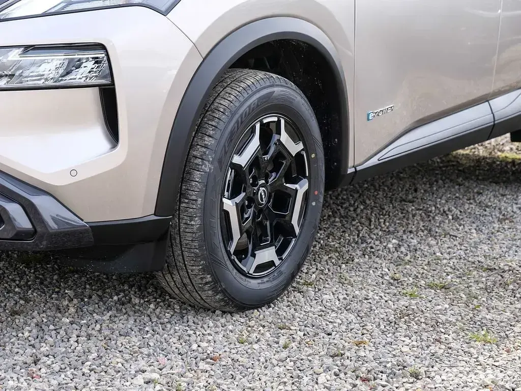 Gebraucht Nissan X-Trail 360º 204 PS (150 kW) 2026 M) (silber SUV