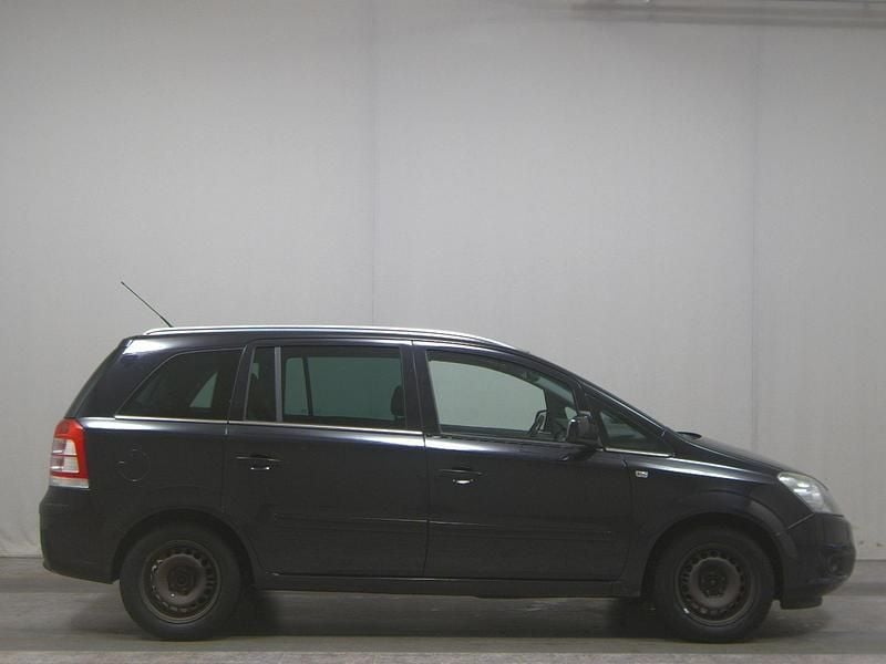 Saphirschwarz mineraleffekt Gebraucht 2010 Opel Zafira Innovation Van / Kleinbus | 1.850 € (Superpreis) - Bild 1/4