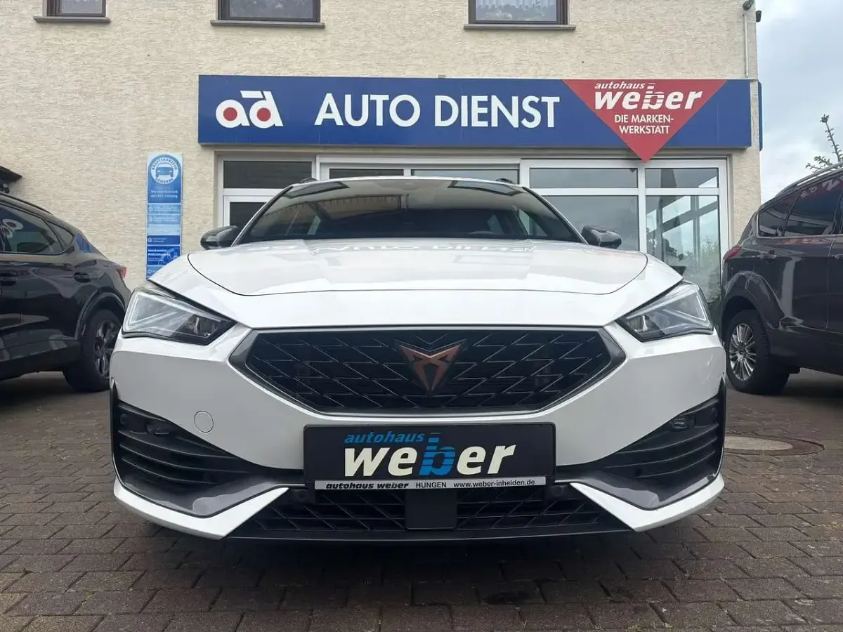 Gebraucht Cupra Leon VZ 300 PS (220 kW) 2024 "candy" weiss Kombi