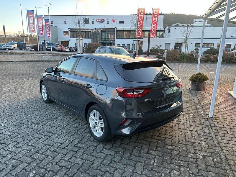 Gebraucht Kia Ceed Edition 7 99 PS (72 kW) 2019 Grau Kleinwagen