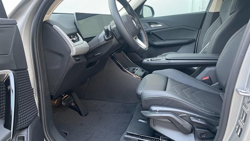 Gebraucht BMW X1 Efficient Dynamics 163 PS (119 kW) 2025 Spacesilber metallic SUV