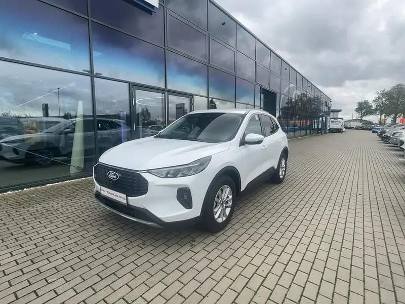Frozen white (weiß) Neu 2024 Ford Kuga Titanium SUV | 32.450 € (Fairer Preis) - Bild 1/4