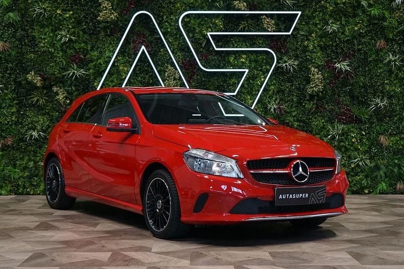 Rot Gebraucht 2018 Mercedes A180 Limousine | 13.300 € (Superpreis) - Bild 1/3
