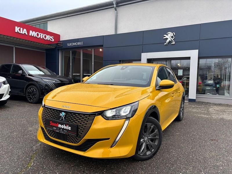 Faro gelb metallic (metallic) Gebraucht 2021 Peugeot e-208 Allure Kleinwagen | 14.650 € (Fairer Preis) - Bild 1/4