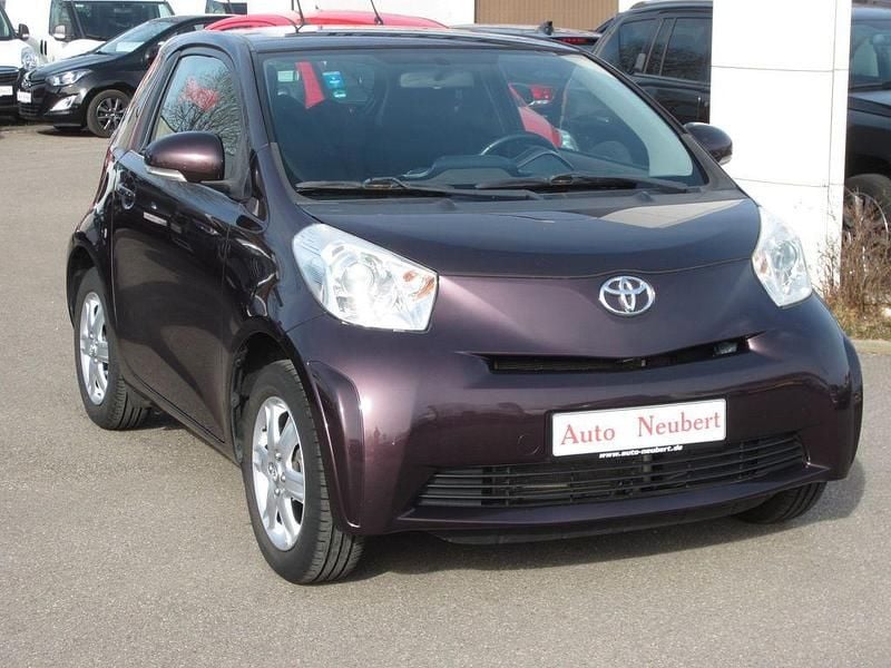 Gebraucht Toyota iQ 68 PS (50 kW) 2009 Deep amethyst (metallic) Kleinwagen