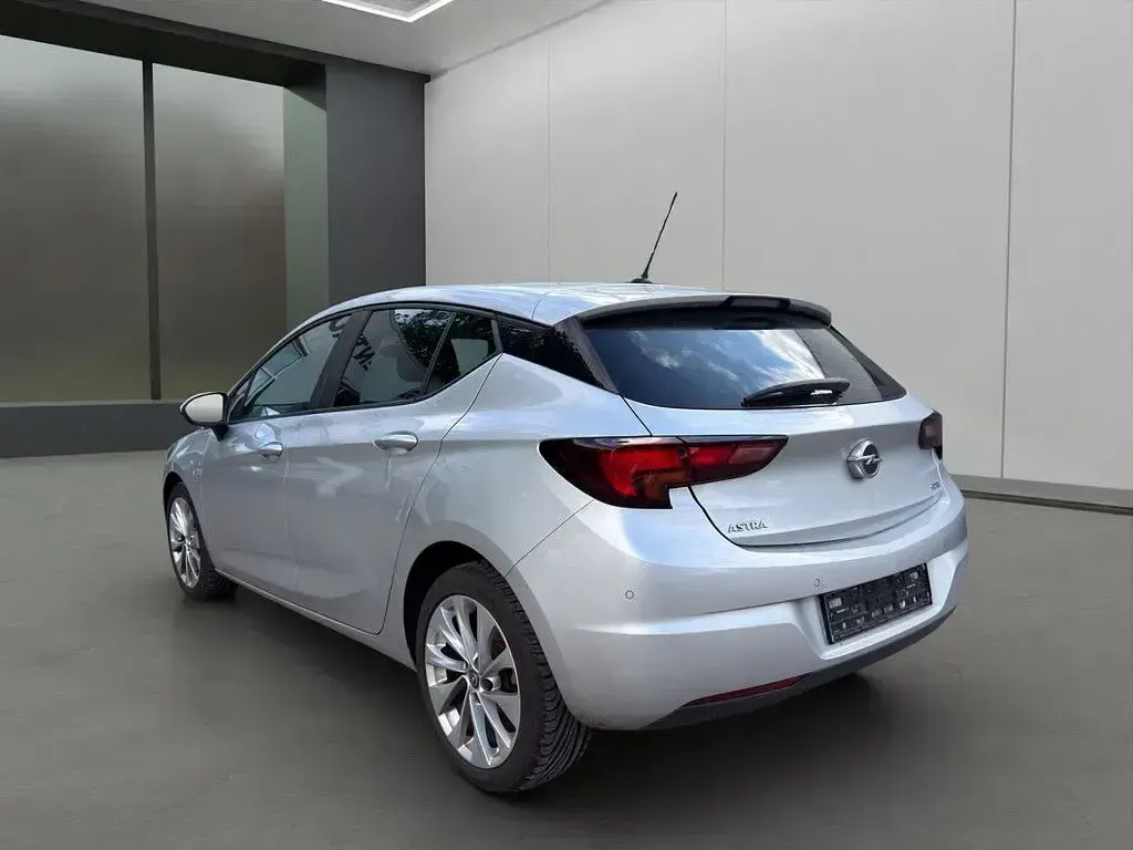 Gebraucht Opel Astra Active 110 PS (80 kW) 2019 Silber / argonsilber (metallic) Limousine