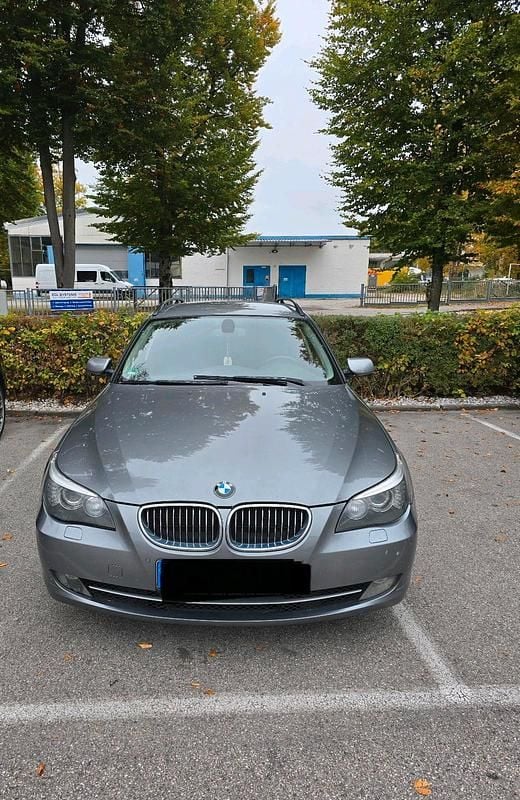 Gebraucht BMW 525 197 PS (144 kW) 2010 Grau Kombi