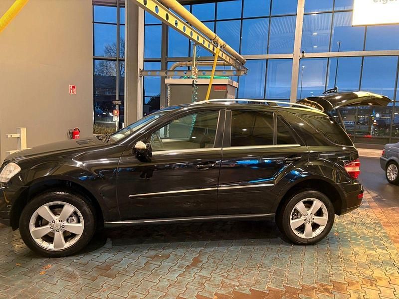 Gebraucht Mercedes ML320 224 PS (164 kW) 2008 Schwarz SUV