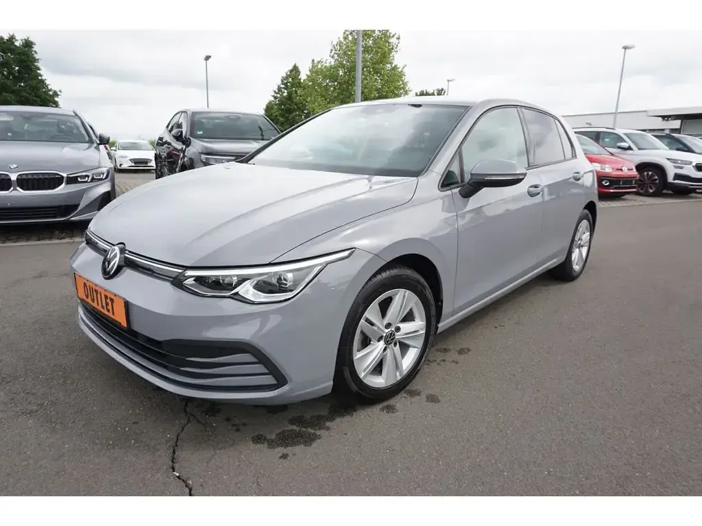 Gebraucht VW Golf VIII 131 PS (96 kW) 2023 Mondsteingrau Limousine