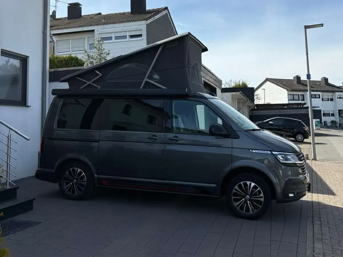 Gebraucht VW California Edition 150 PS (110 kW) 2023 Grau Van