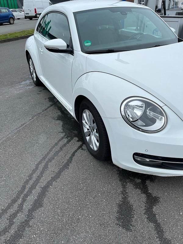 Gebraucht VW Beetle Design 105 PS (77 kW) 2014 Weiß Kleinwagen
