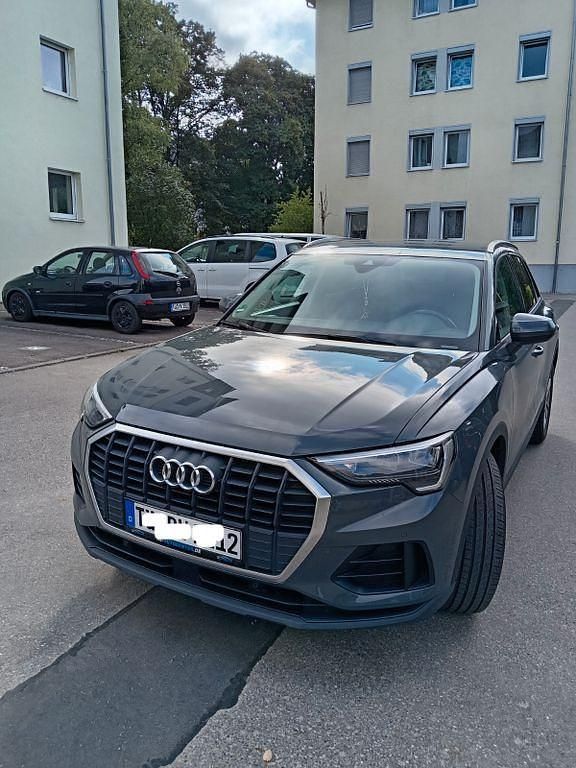 Grau Gebraucht 2022 Audi Q3 S-Line SUV | 22.900 € (Superpreis) - Bild 1/4
