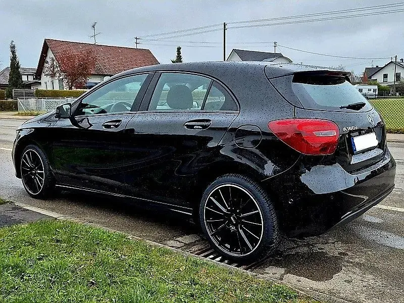 Gebraucht Mercedes 180 109 PS (80 kW) 2017 Schwarz Limousine