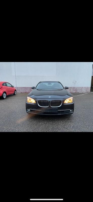 Second-hand BMW 740 306 CP (225 kW) 2012 Berlinǎ