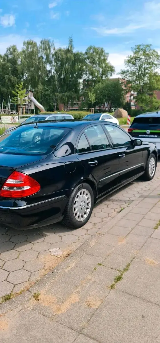 Gebraucht Mercedes E200 163 PS (119 kW) 2003 Schwarz Limousine