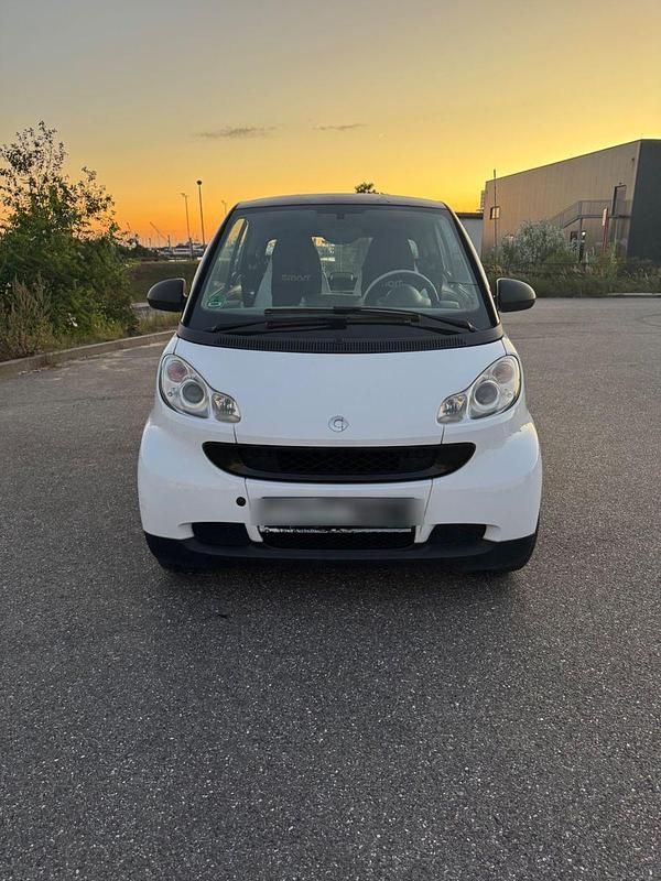 Weiß Gebraucht 2009 Smart ForTwo Coupé Coupé | 2.300 € (Guter Preis) - Bild 1/4