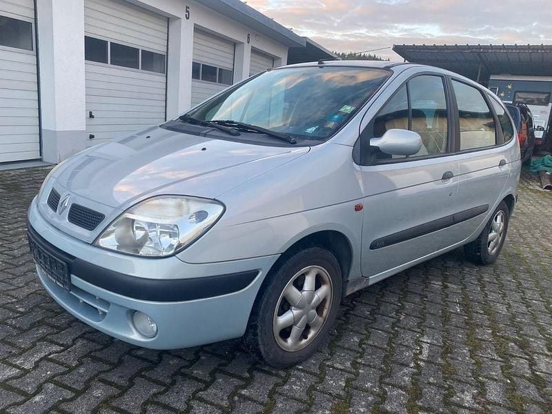 Gebraucht Renault Scénic Dynamique 107 PS (78 kW) 2000 Silber Van / Kleinbus