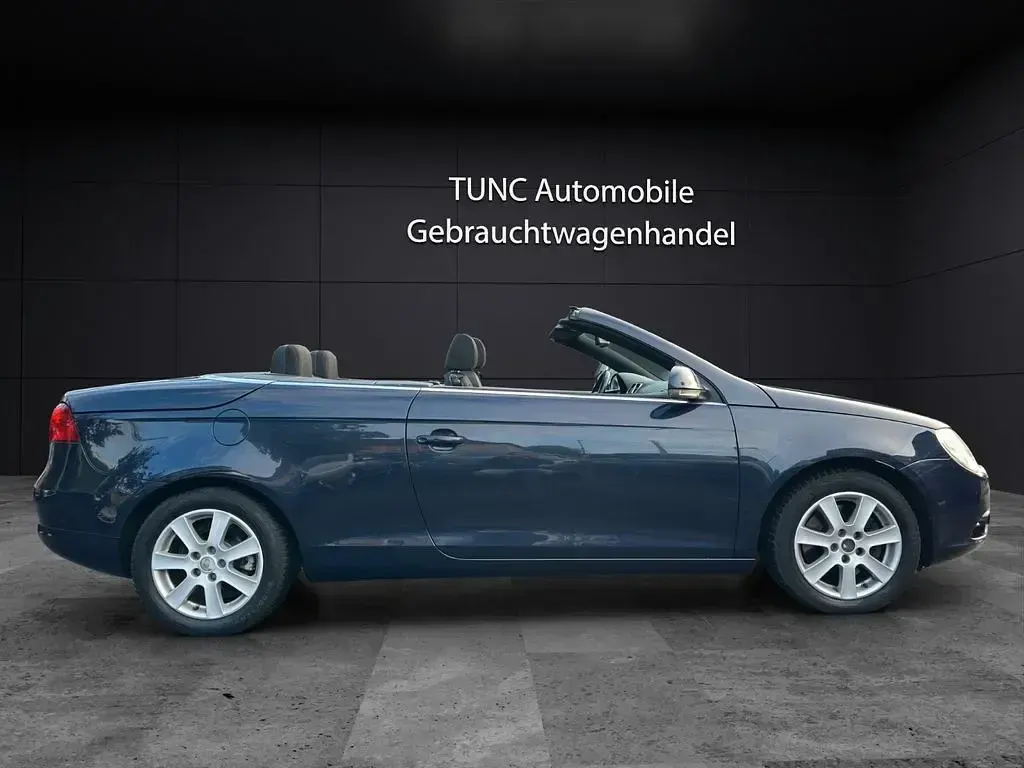 Usata VW Eos 140 CV (102 kW) 2008 Blu Cabrio