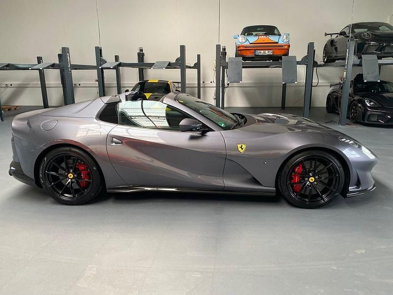 Gebraucht Ferrari 812 799 PS (587 kW) 2022 Grau Cabrio