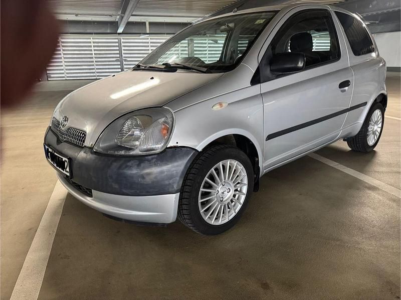 Gebraucht Toyota Yaris 68 PS (50 kW) 2001 Grau Limousine
