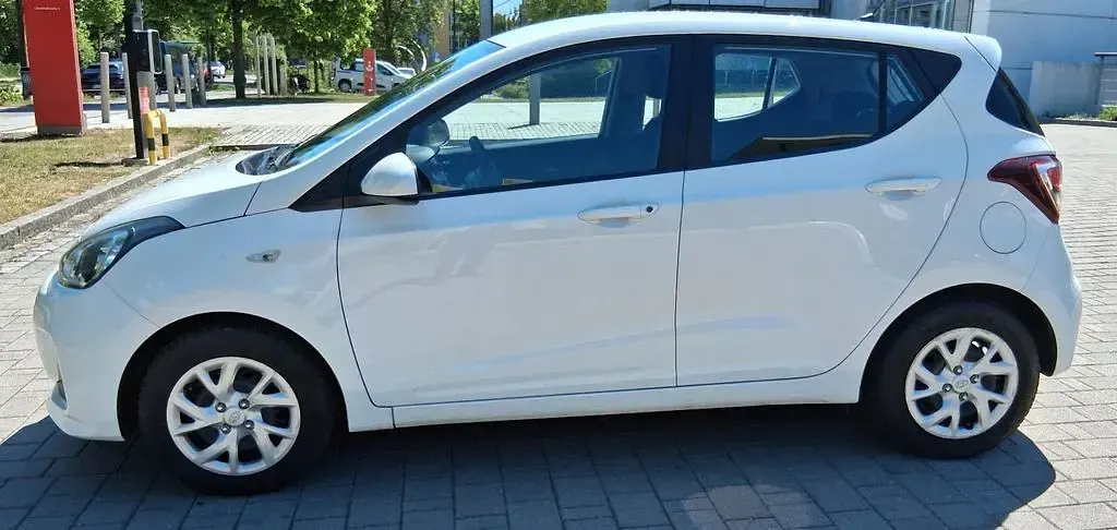Gebraucht Hyundai i10 Trend 67 PS (49 kW) 2018 Weiß Kleinwagen