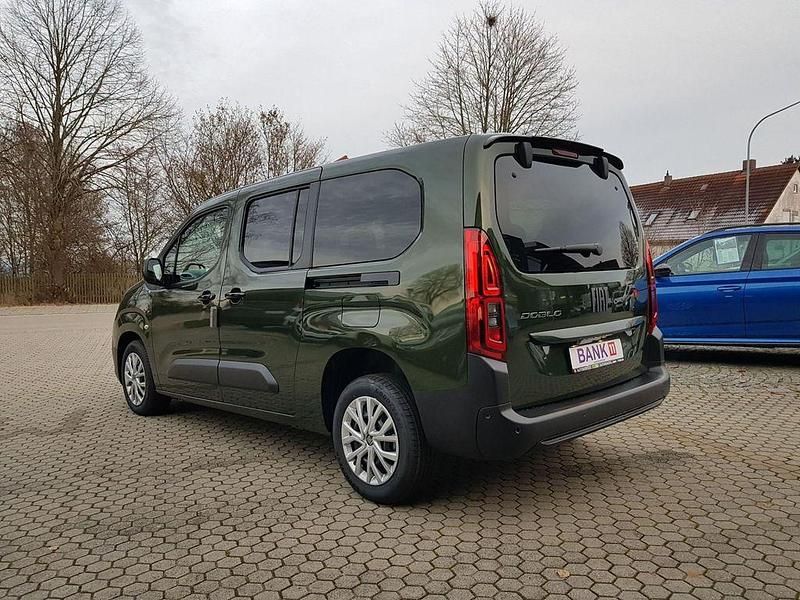 Neu Fiat Doblò 131 PS (96 kW) 2025 Grün Van / Kleinbus
