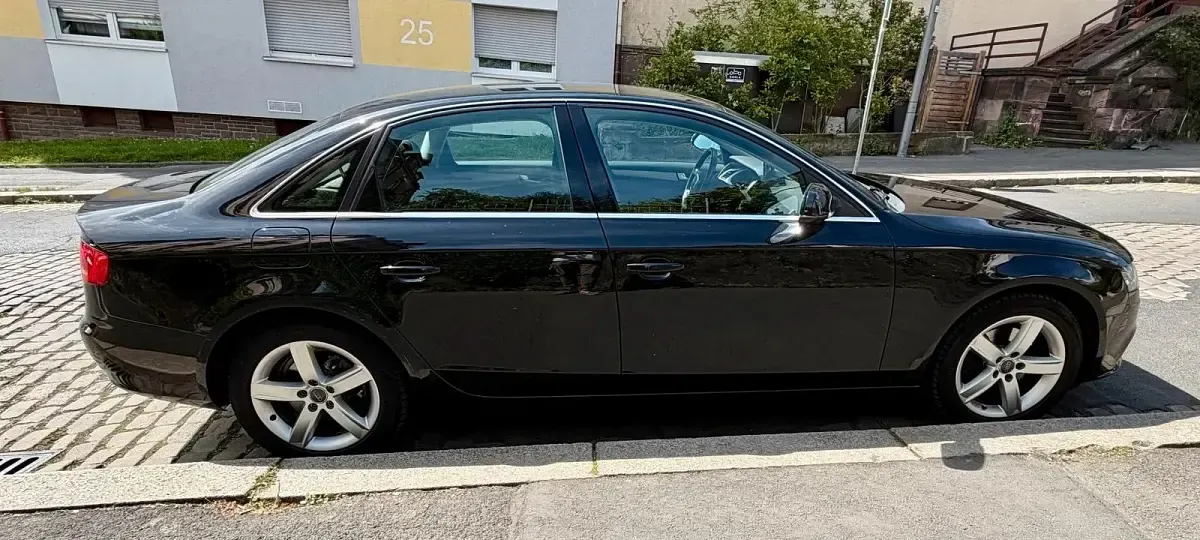 Gebraucht Audi A4 120 PS (88 kW) 2012 Schwarz Limousine
