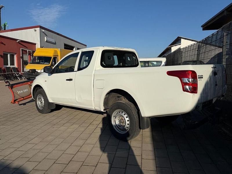 Gebraucht Mitsubishi L200 154 PS (113 kW) 2017 Weiß Pickup