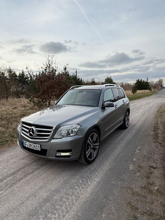 Grau Gebraucht 2011 Mercedes GLK250 SUV | 12.500 € (Fairer Preis) - Bild 1/4