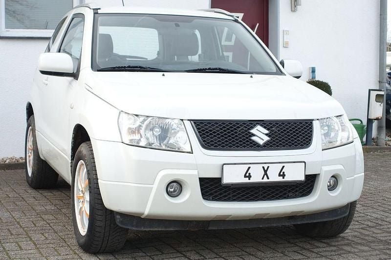 Gebraucht Suzuki Grand Vitara 106 PS (77 kW) 2008 Weiß SUV