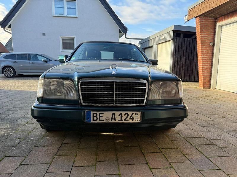 Grün Gebraucht 1997 Mercedes E200 Edition Cabrio | 19.850 € (Fairer Preis) - Bild 1/4