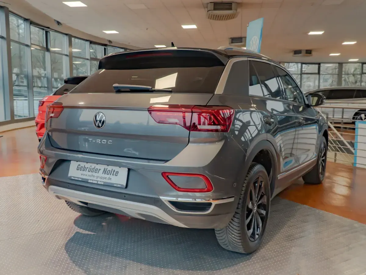 Gebraucht VW T-Roc Style 150 PS (110 kW) 2024 Grau / SUV